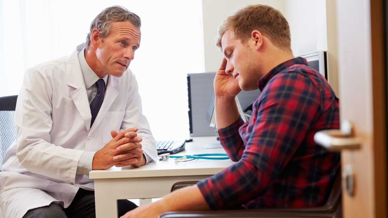 A doctor assisting a client during opioid addiction treatment in Austin, TX.