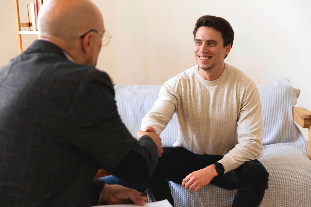 A man greets his therapist at Austin addiction therapy.