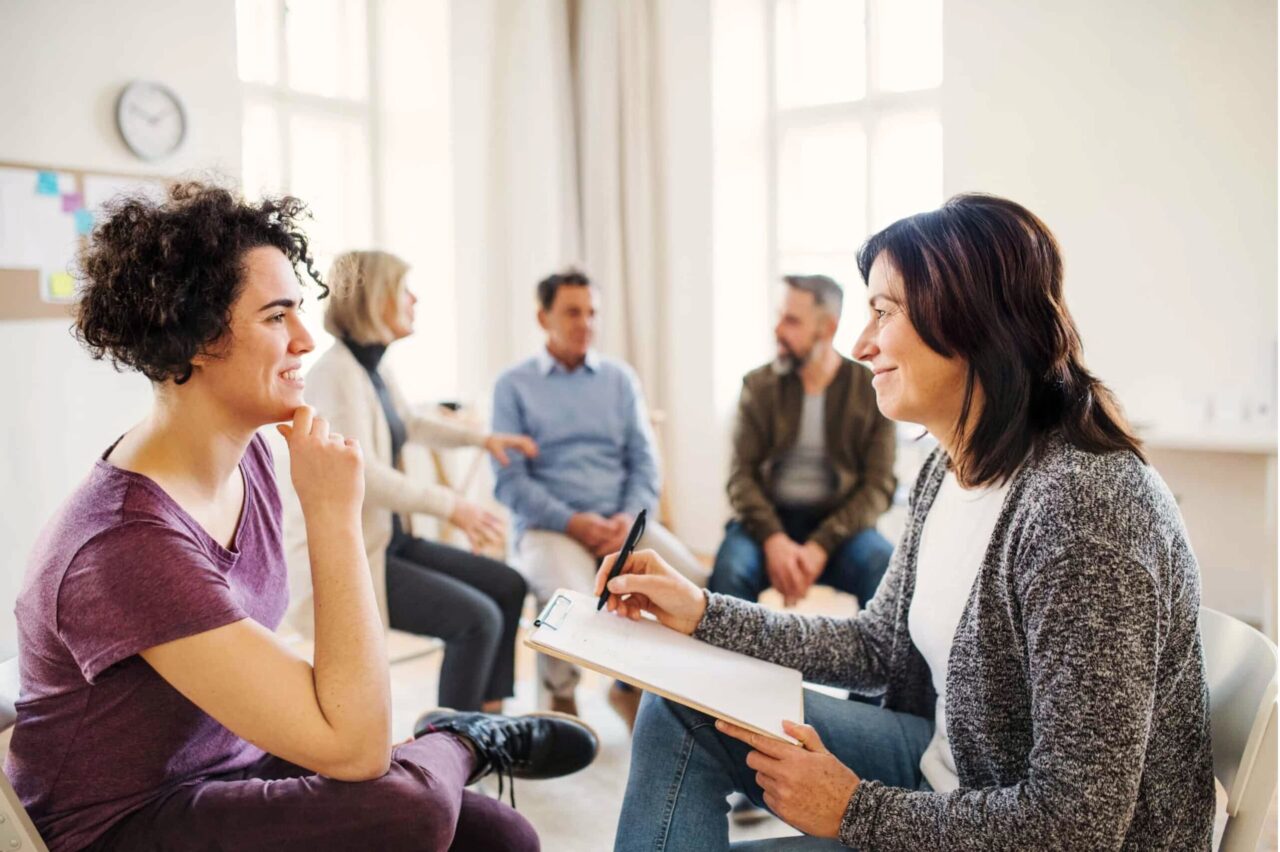 A professional evaluating a client at dual diagnosis treatment in Austin, TX.