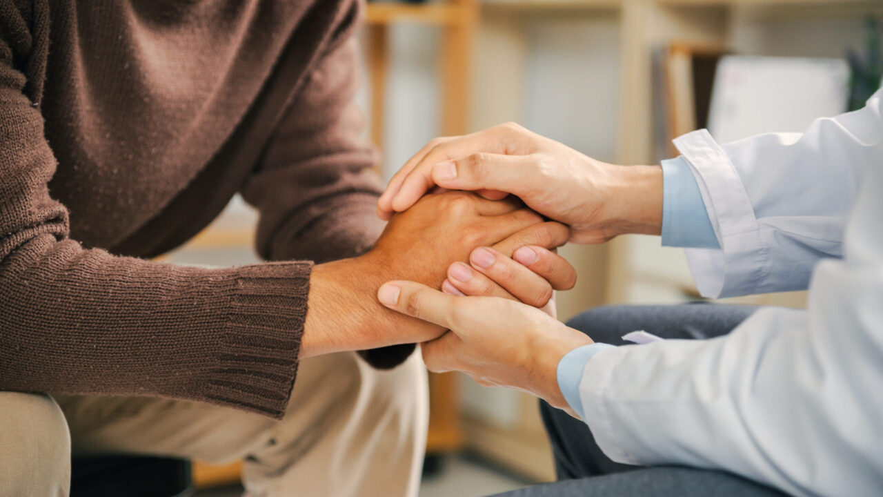 A therapist provides support to a client during cocaine addiction treatment in Austin, TX.