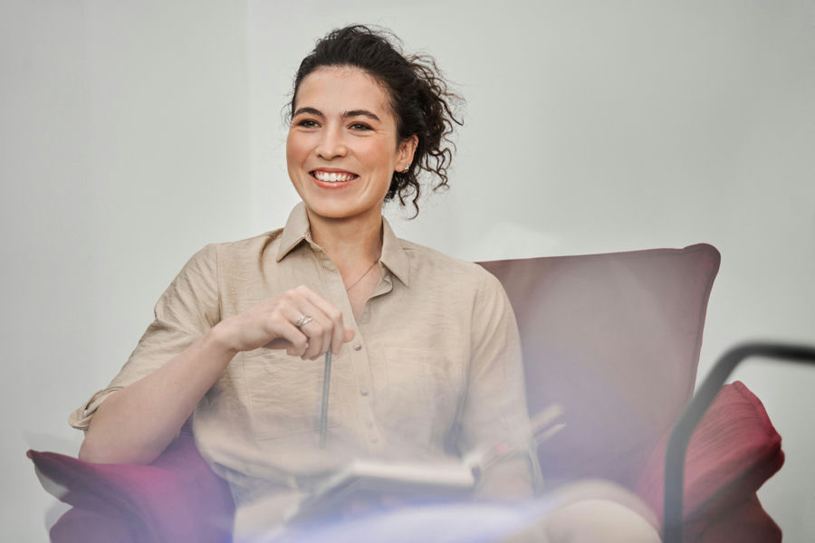 woman smiling and speaking to her client during therapy about benzo recovery
